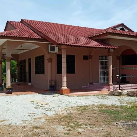 Homestay Zahra Sri Bayu Cherang Ruku Ngoại thất bức ảnh