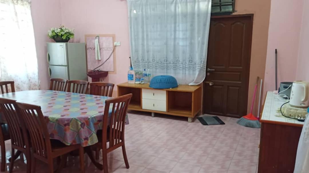 Homestay Zahra Sri Bayu Cherang Ruku Ngoại thất bức ảnh